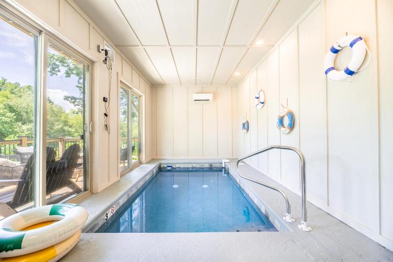 Tranquility Awaits By Avada Properties - Bed and Breakfast Sevierville