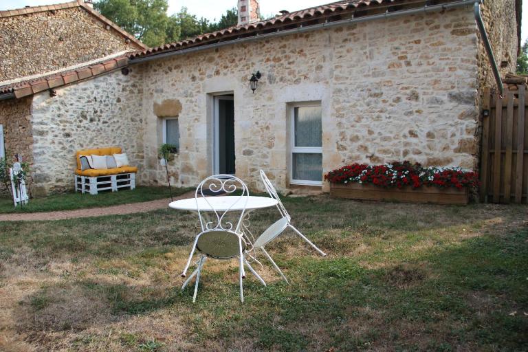 La p'tite maison - B&B Lussas-et-Nontronneau