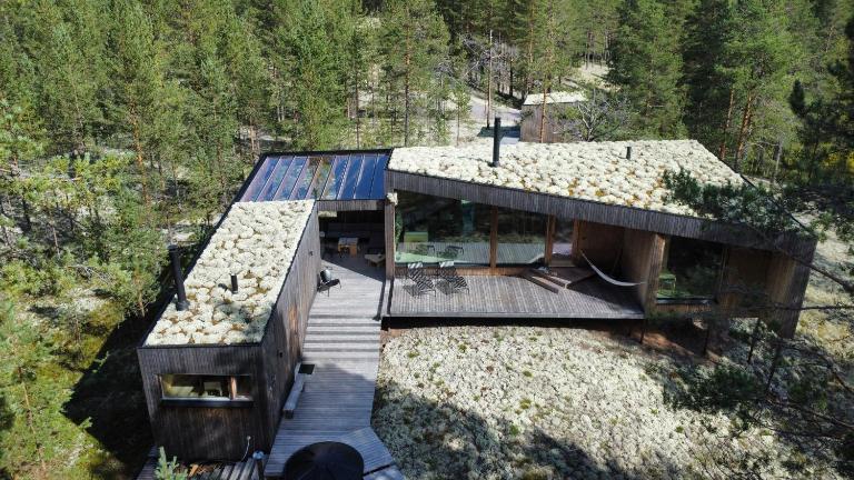 Villa Jäkälä - An architectural wooden villa by the lake - B&B Ruukki