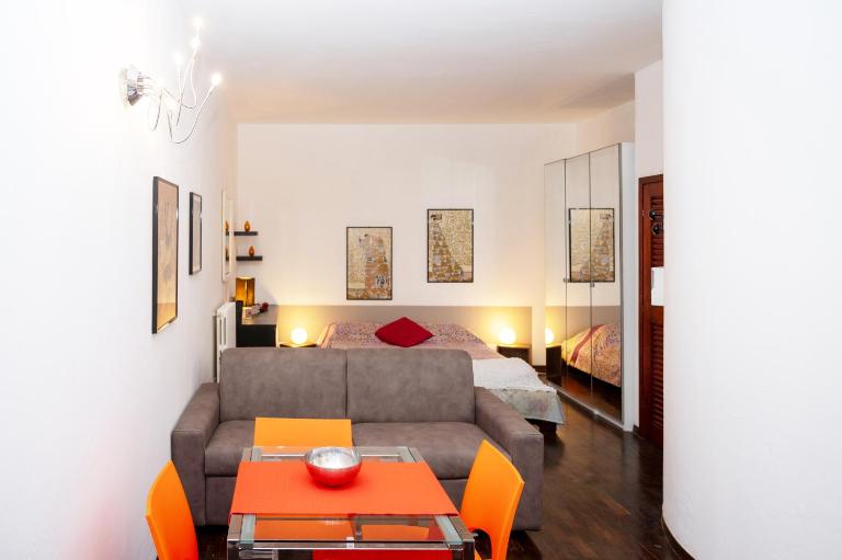 Casa di Flo - Medieval City Centre with WiFi & AC - B&B Ferrara