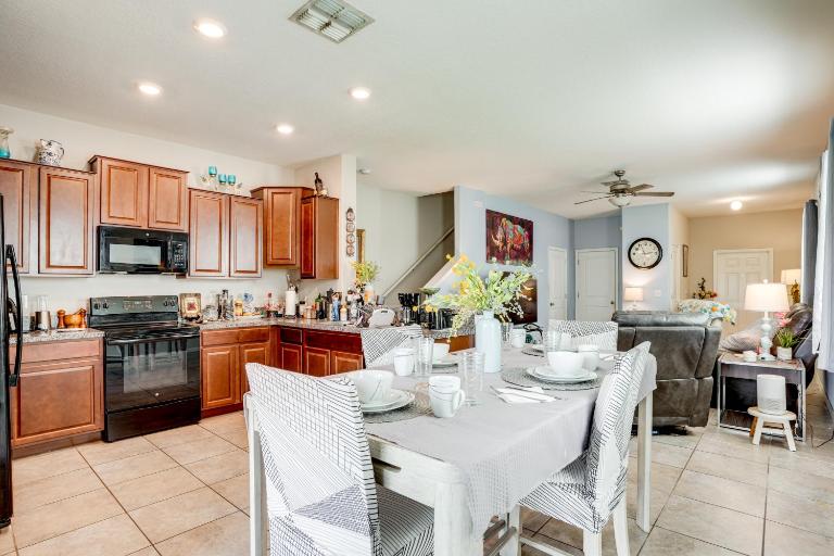4 Mi to Brandon Exchange: Resort-Style Townhome! - B&B Tampa