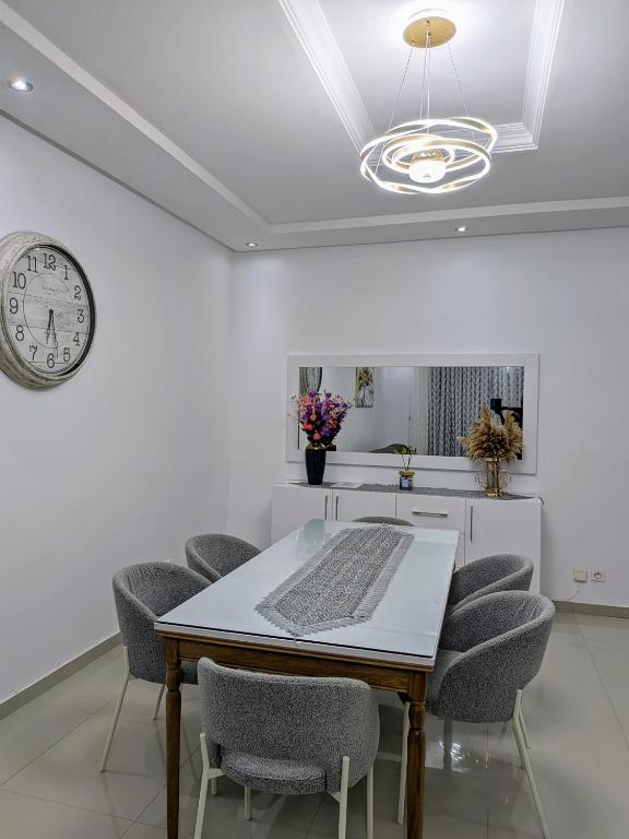 Appartement Meublé 3 chambres Salon - B&B Dakar