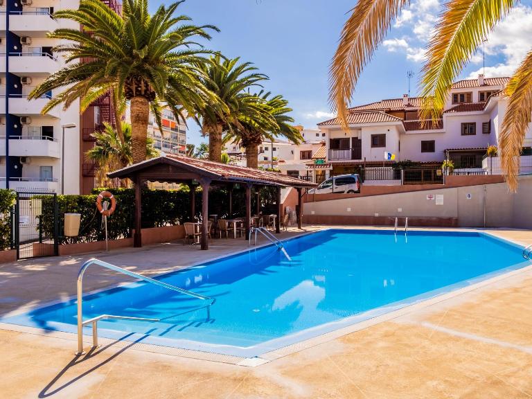 Live Caletillas Taunus Pool - B&B Candelaria
