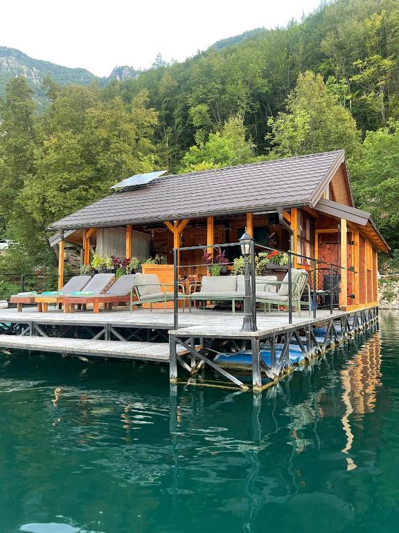 Splav Panda - B&B Perućac