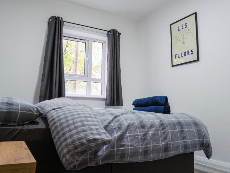 Stunning Modern 3 Bed, 2 Bedroom Apartment - Secure Parking - Close to Manchester City Centre and Old Trafford - Chambres d'hôtes Manchester