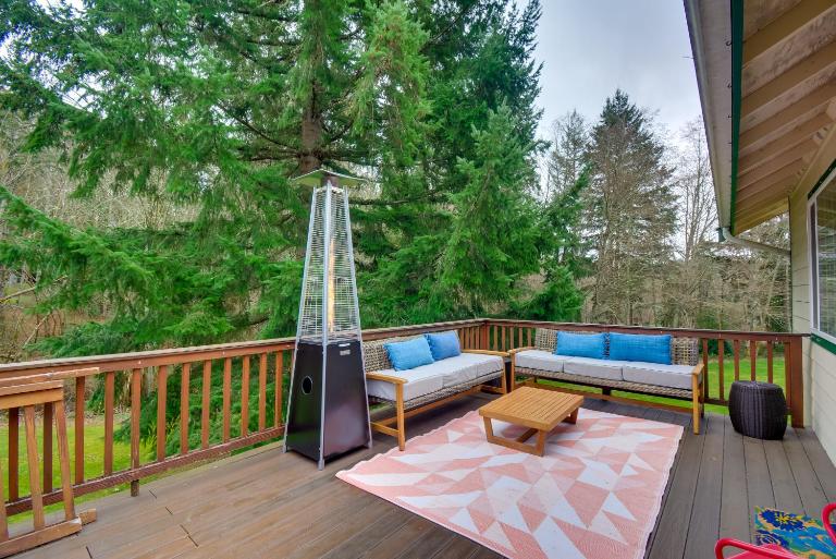 Central 4-Acre Cottage w/ Deck: Walk to Bay! - B&B Manzanita