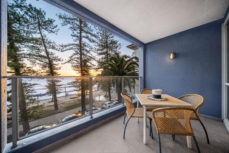 Wake to Waves - Beachfront Ocean Views - B&B Sydney