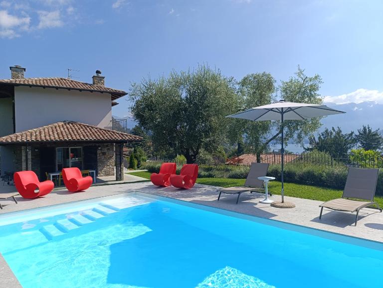Design Villa in Tremezzina Villarnona Lake Como - Bed and Breakfast Mezzegra