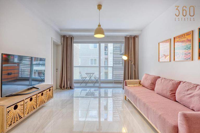 Beautiful 1BR home with Balcony close to the beach by 360 Estates - B&B San Pawl il-Baħar