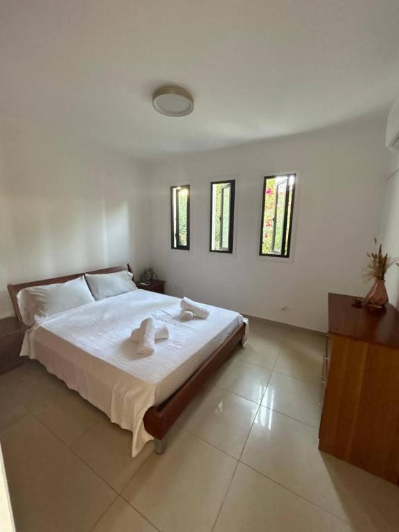 Spacious 1BDR Sea View & Pool - Bed and Breakfast Voróklini