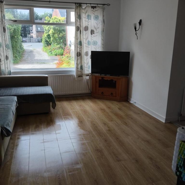 Spacious Apartment and Garden - Bed and Breakfast Dundonald