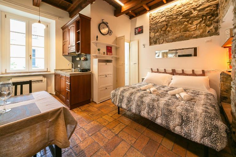 Angolo Medioevale - Como Centro - Bed and Breakfast Como