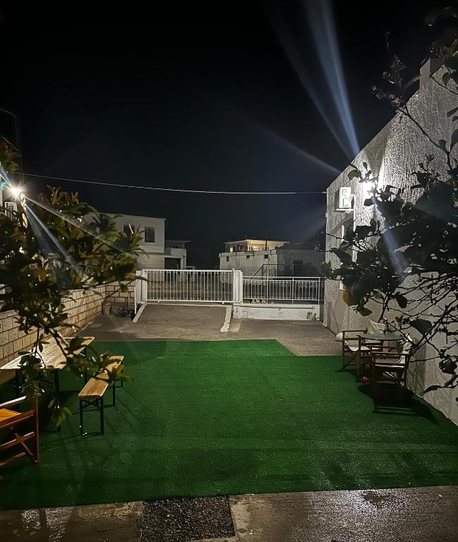 Εξοχική Μονοκατοικία με αυλή και εξωτερική αποθήκη-Country house with yard and external warehouse - B&B Dermatiánika