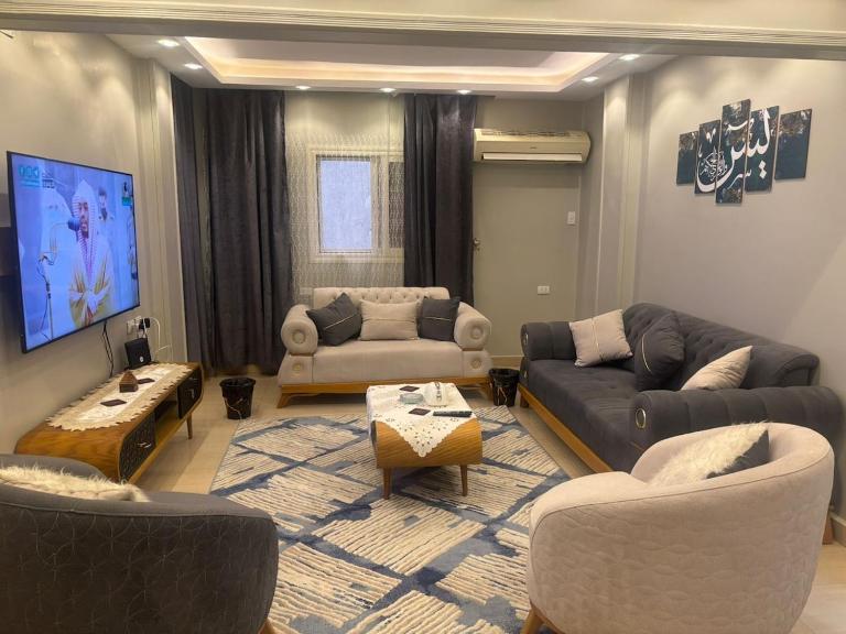شقة راقية المهندسين ش جامعة الدول - Ferienwohnung Kairo