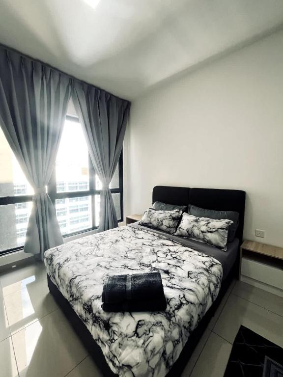 Ena Homes at Alinea - WiFi Smart TV and 1 Carpark - B&B Shah Alam