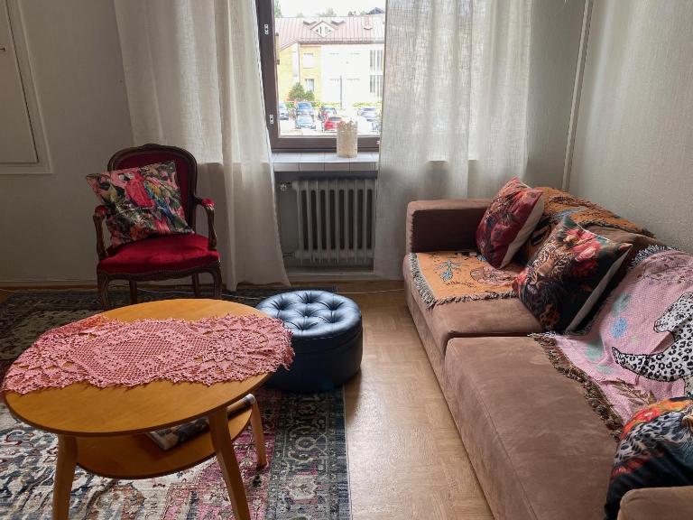 Colorful Urban Grandmas Nest - B&B Savonlinna