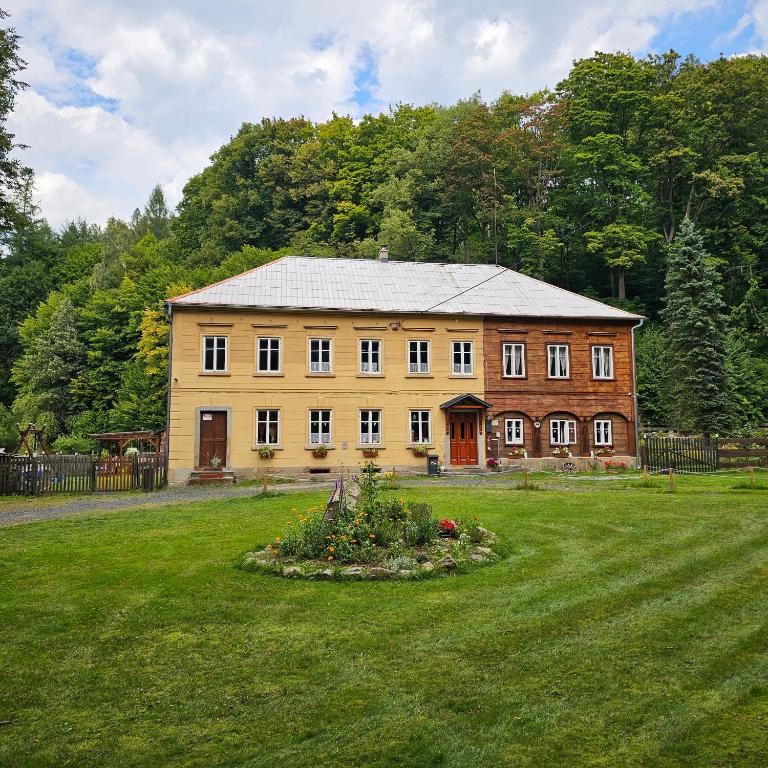 Alfapartmány - B&B Krásná Lípa