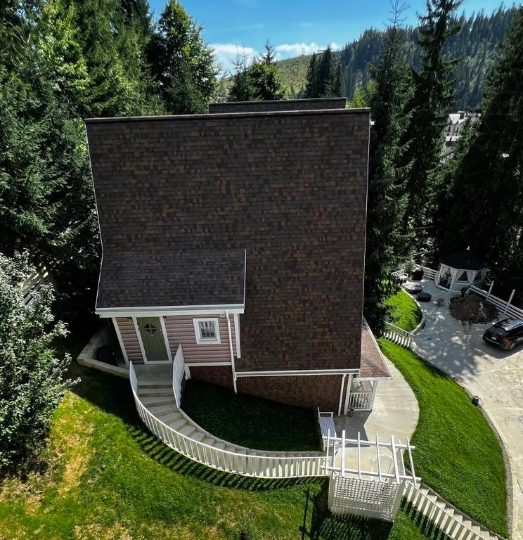 Котедж Freeman-3 ВЕСЬ триповерховий для 10гостей - B&B Bukovel