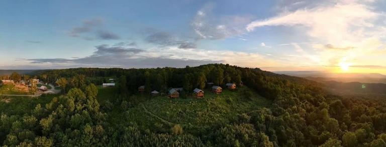 Elk Ridge with a private hot tub - B&B Bryant