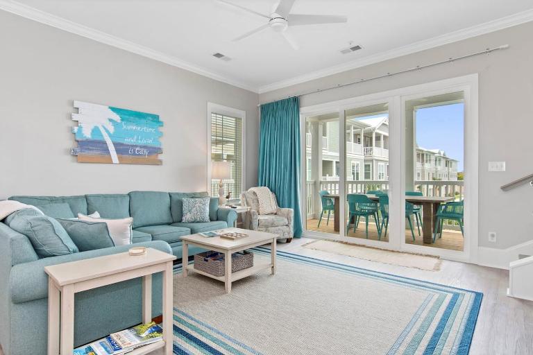 Luxury Beach Condo 5 Min Walk to Beach & Shops! - Ferienwohnung Emerald Isle