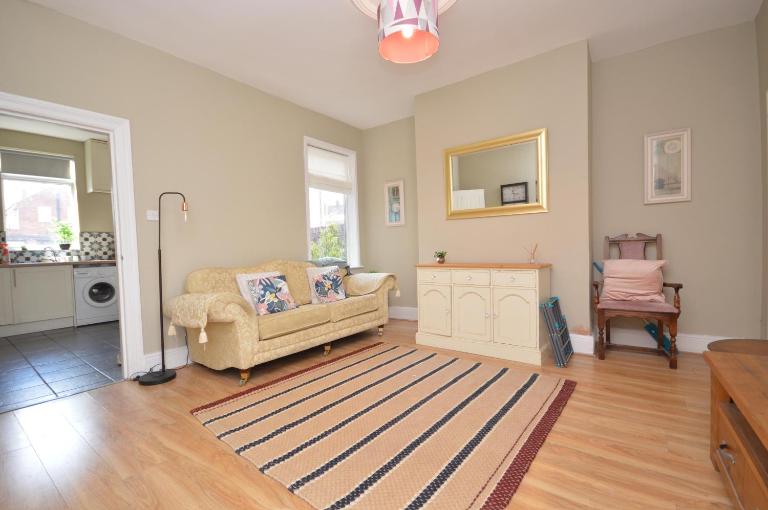 4 Bedroom family home - Bed and Breakfast Castleford