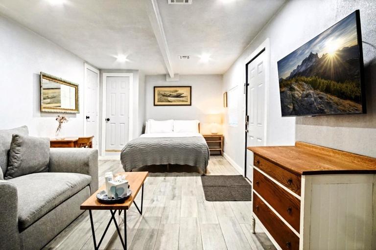1BR Apt 4 mins OCU, Unit C - B&B Oklahoma City