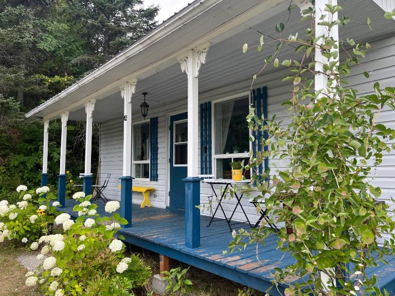 La maison des Coteaux - B&B L'Anse-Saint-Jean