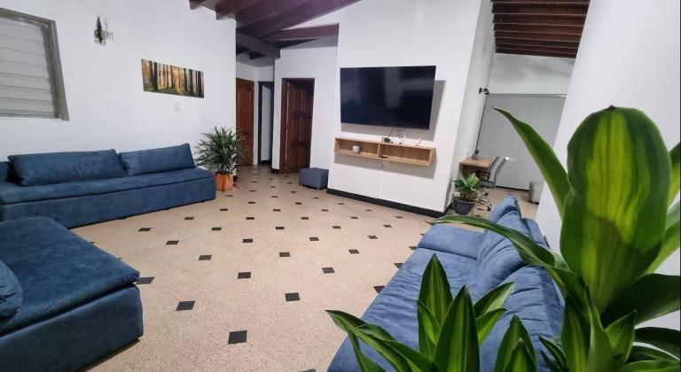 Amplia y Cómoda casa en la 70 - Ferienwohnung Medellín