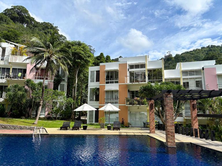 3-BR Condo Mountain & Pool view, Pool & Gym access - Kamala Hills G201 - Bed and Breakfast Ban Kamala