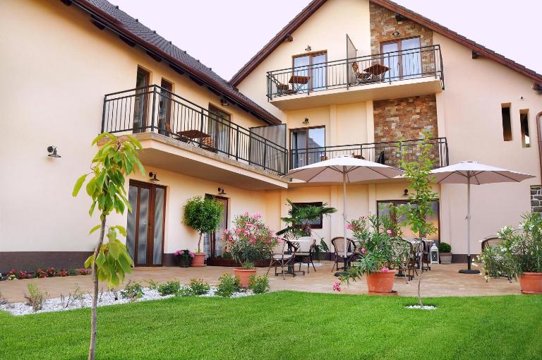 Barackvirág Apartmanház - Ferienwohnung Tihany