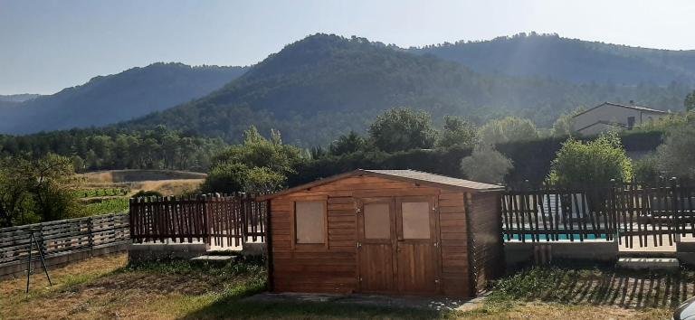Les Eucalyptus - Bed and Breakfast Vesseaux