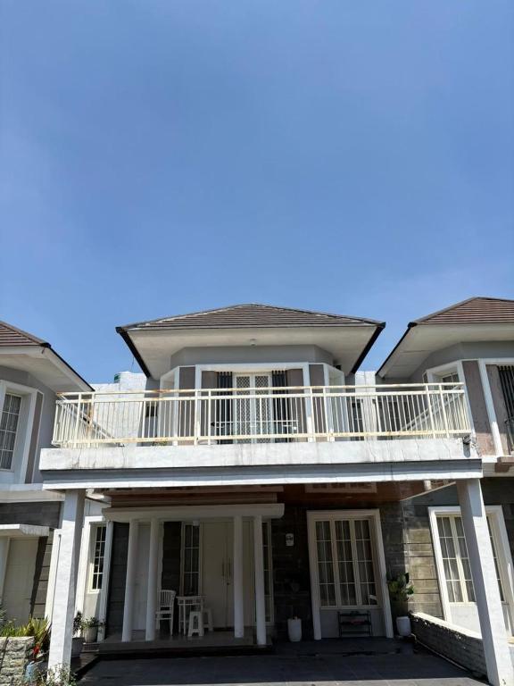 Darmawan Villa - Ferienwohnung Blimbing