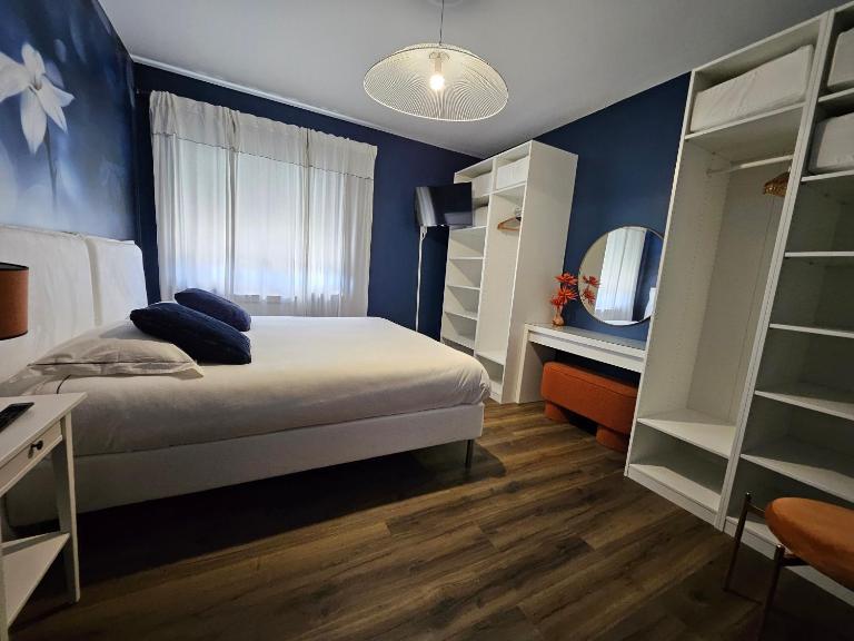 chambre Carla dans le loft bleu - B&B Sablons