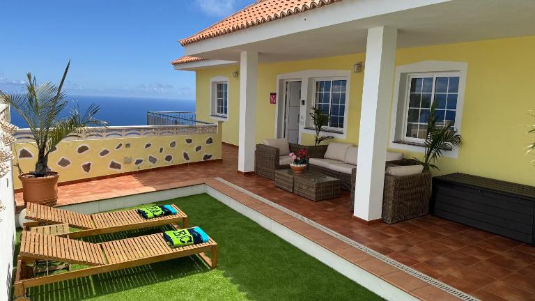 Casa Conrado, 2 bedroom modern oasis, good location - Chambres d'hôtes Puntallana