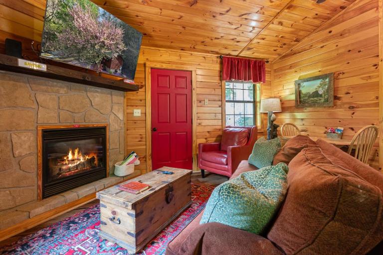 Comforts Me Hot Tub - B&B Sevierville