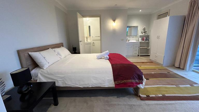 Granny With Great View - B&B Haddon