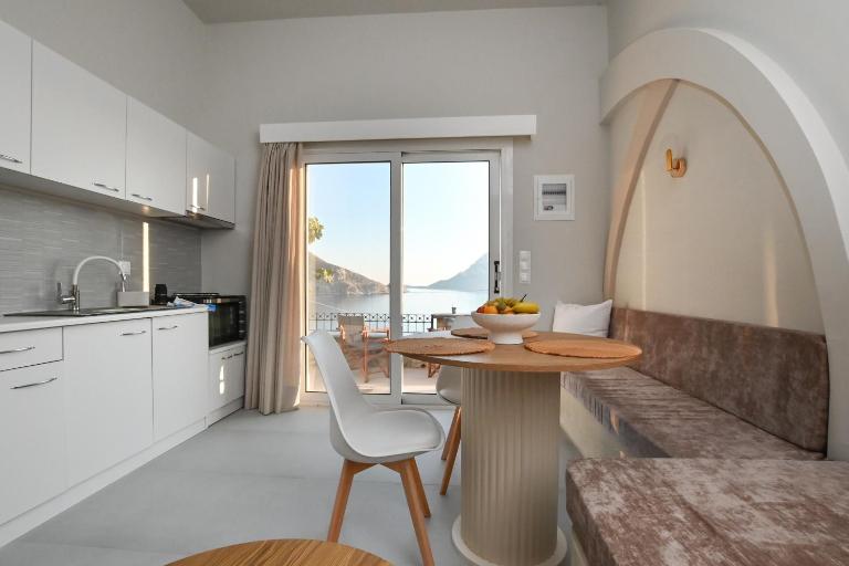 Skalia Mountain & Sea Suites - B&B Skalia