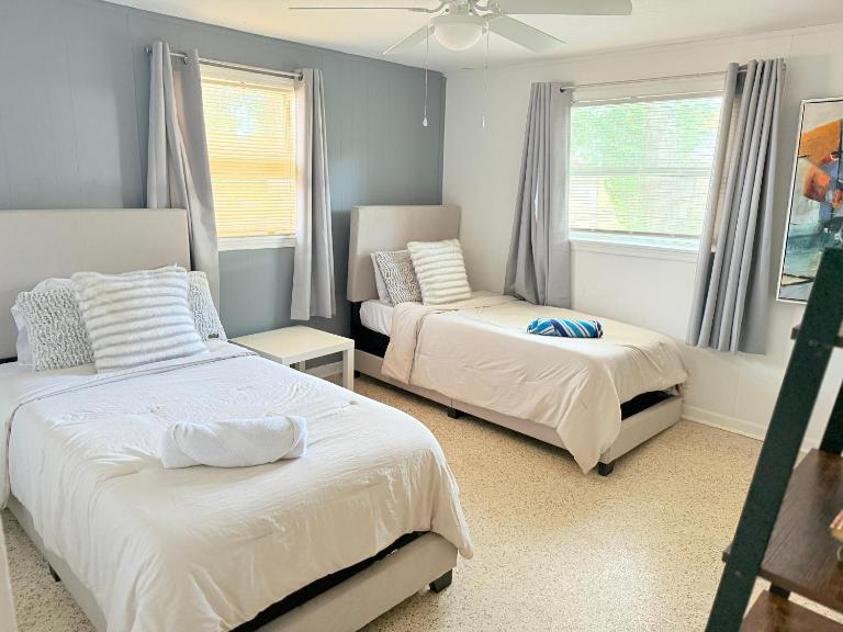 Cozy 3BR Home Downtown with Backyard Wi-Fi Parking - B&B Jacksonville