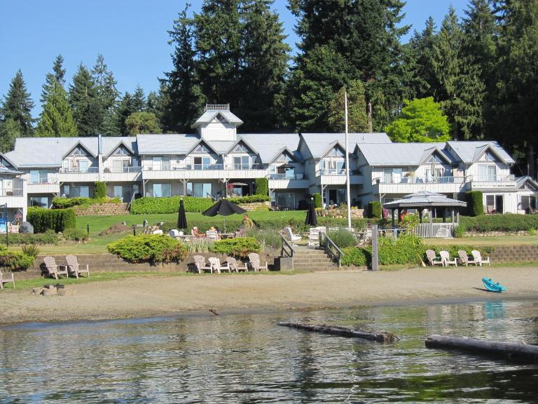 Lakefront 1 Bedroom and Den Suite on Shawnigan Lake - Chambres d'hôtes Shawnigan Lake