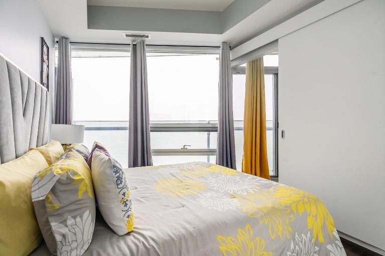 Sunshiny 1 BD 61st Floor Outstanding View - B&B Toronto