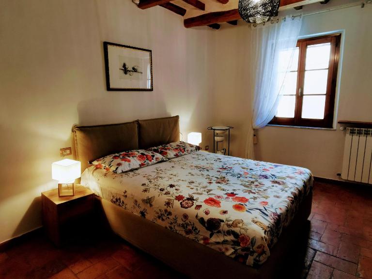 Historic 14th-century apartment in the center of Montaione, Tuscan charm - Ferienwohnung Montaione