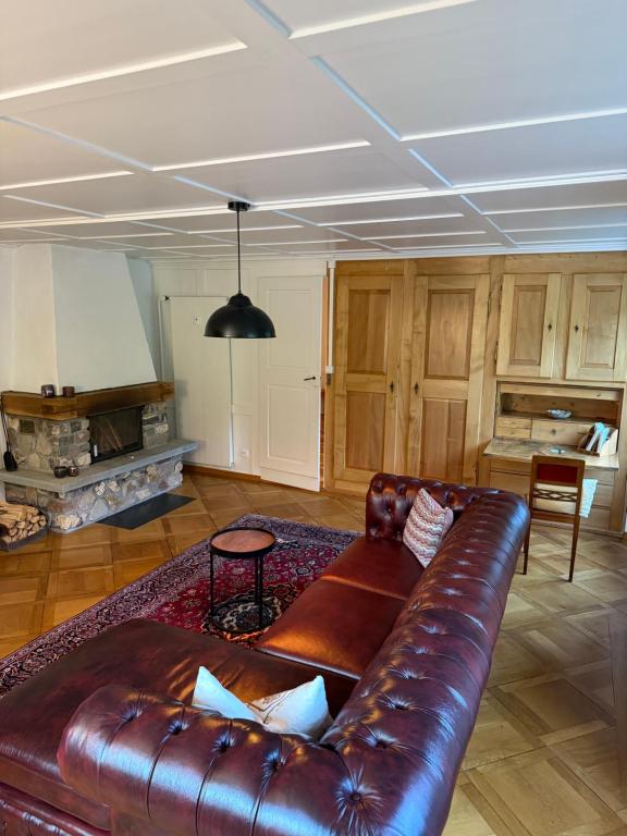 Schweizerhaus Glarus - Historisch & Stilvoll mit Garten - Bed and Breakfast Ennenda