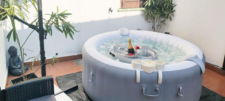 Zen Retreat per Coppie con Jacuzzi - Dehor e Garage Privato - Check in Automatico 24 7 - B&B Casale Monferrato