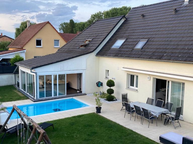 Villa au calme avec piscine et jacuzzi - Chambres d'hôtes Riedwihr