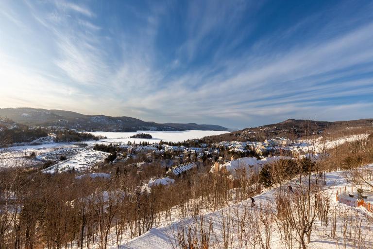 Ski in - Ski out Condo, Hot Tub, Fireplace, Parking, Lake View - Ferienwohnung Mont-Tremblant