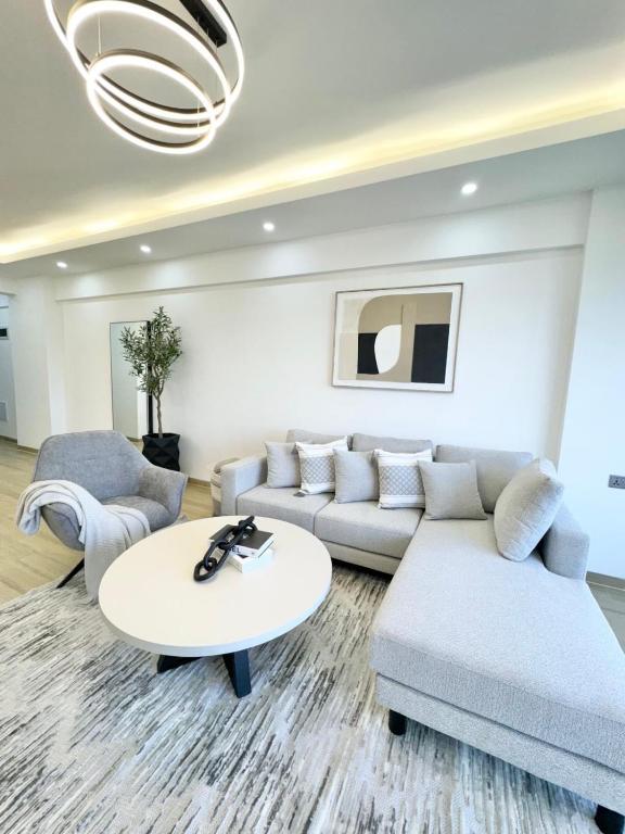 Cozy Apartment, 2 bedrooms, 2 bathrooms, Rooftop swimming, Full packed GYM, and workplaces in the Heart of Westlands, Nairobi - B&B Nairobi