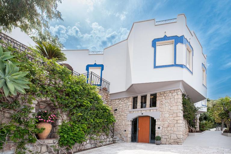 Villa Sofia, Eleganza a 2 Minuti dal Mare e dal Centro - Chambres d'hôtes Capo d'Orlando