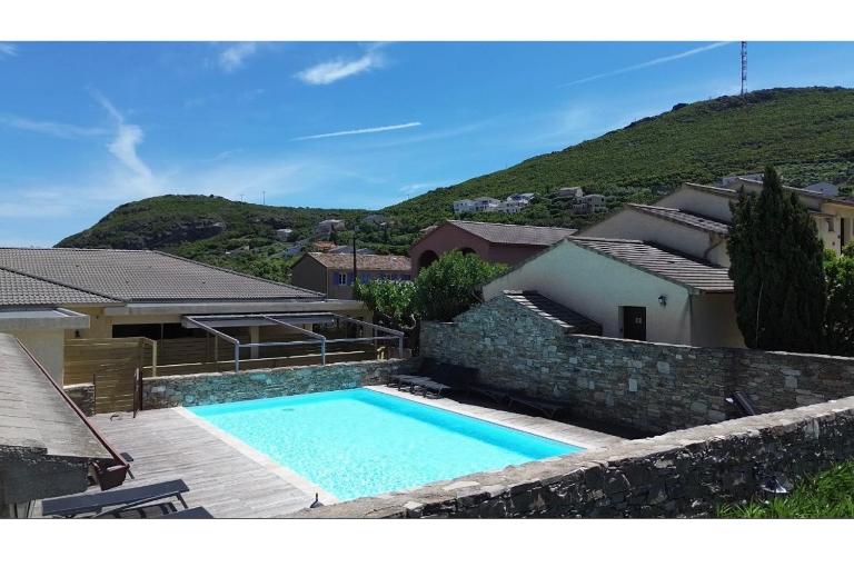 Soleil, Piscine, Parking et Bienvenue à Sisco - B&B Sisco