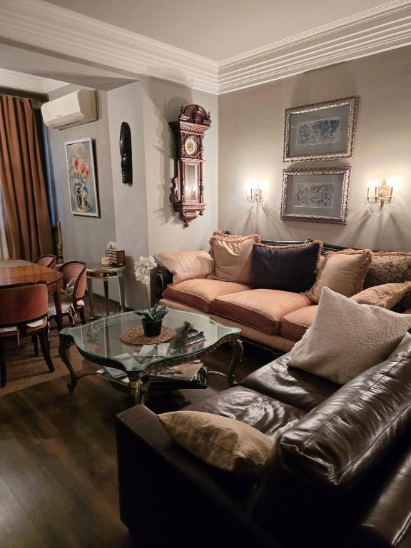 LUXURY Huge 2 Bedroom Apartment City Center Cascade, Opera Best location! - Chambres d'hôtes Erevan