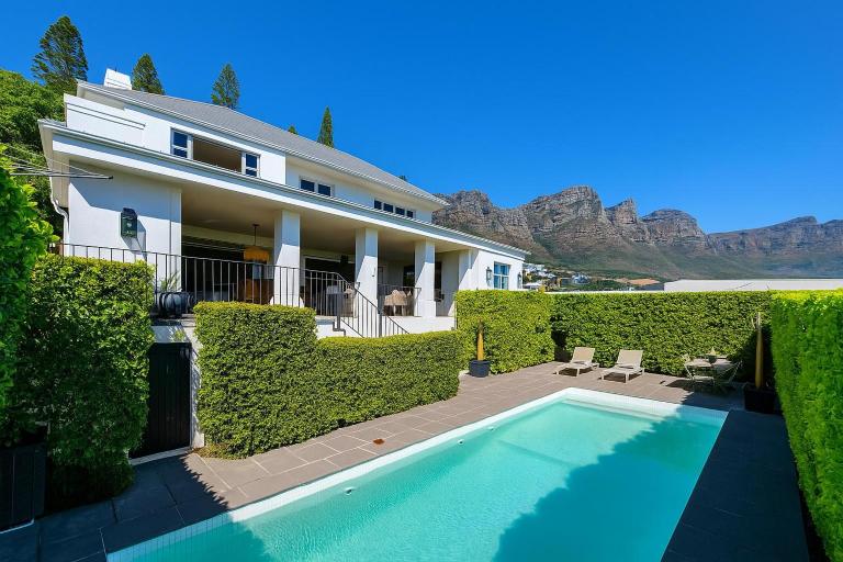Camps Bay Luxury Family Retreat, Lush & Stylish - B&B Cape Town
